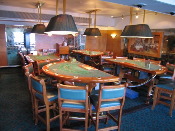 QE2 casino photo